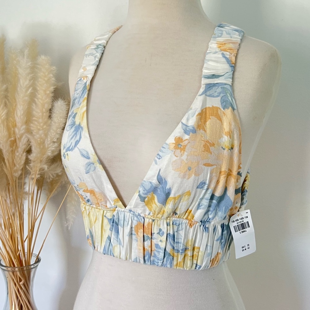 ✨SALE✨ NWT Abercrombie & fitch crop top